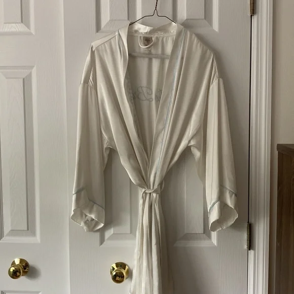 Bride Robe - Picture 5 of 5